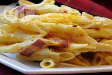 Creamy pasta with bacon and cheese Friday